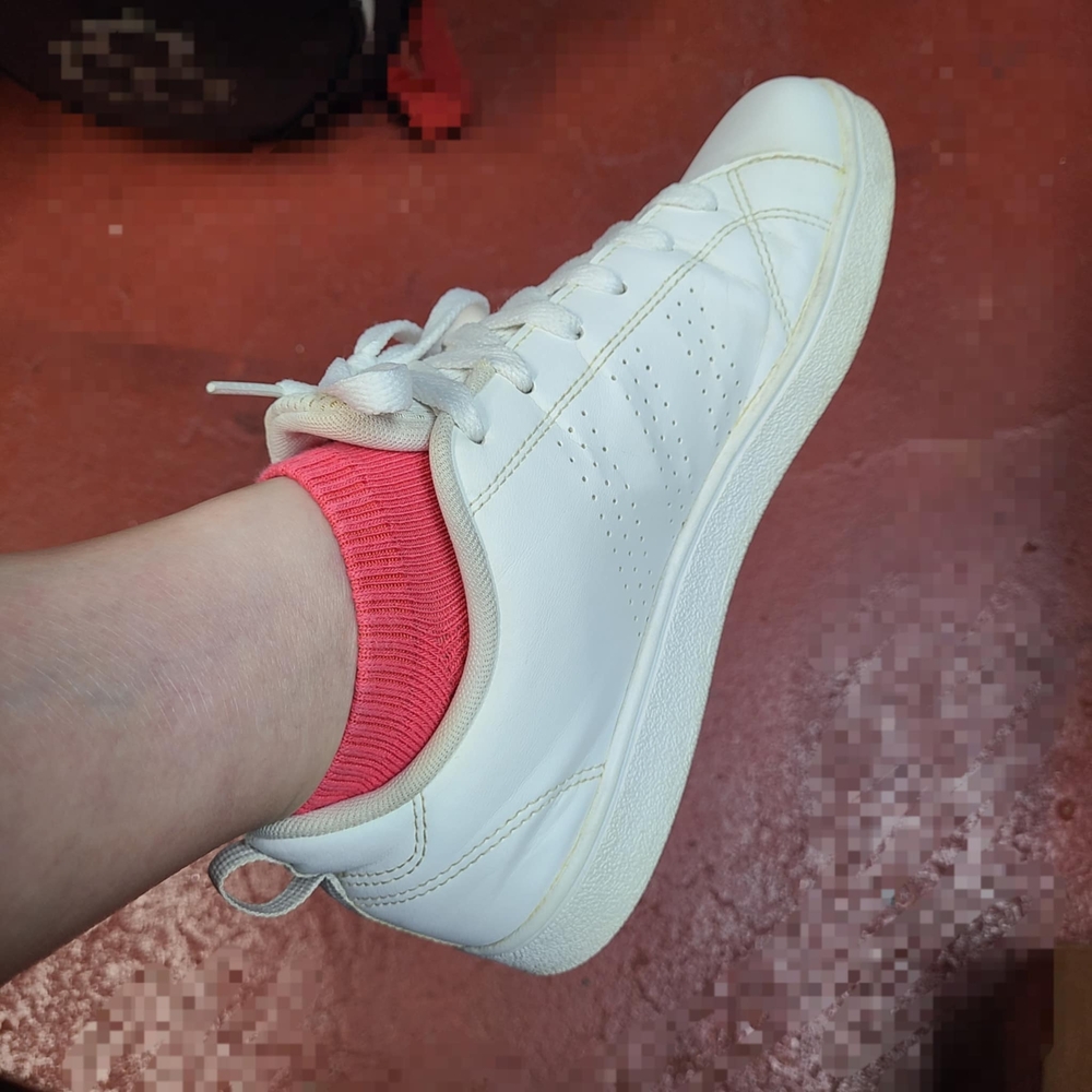 Adidas Neo White Women's Sneakers Fits Women Size 7 1/2"